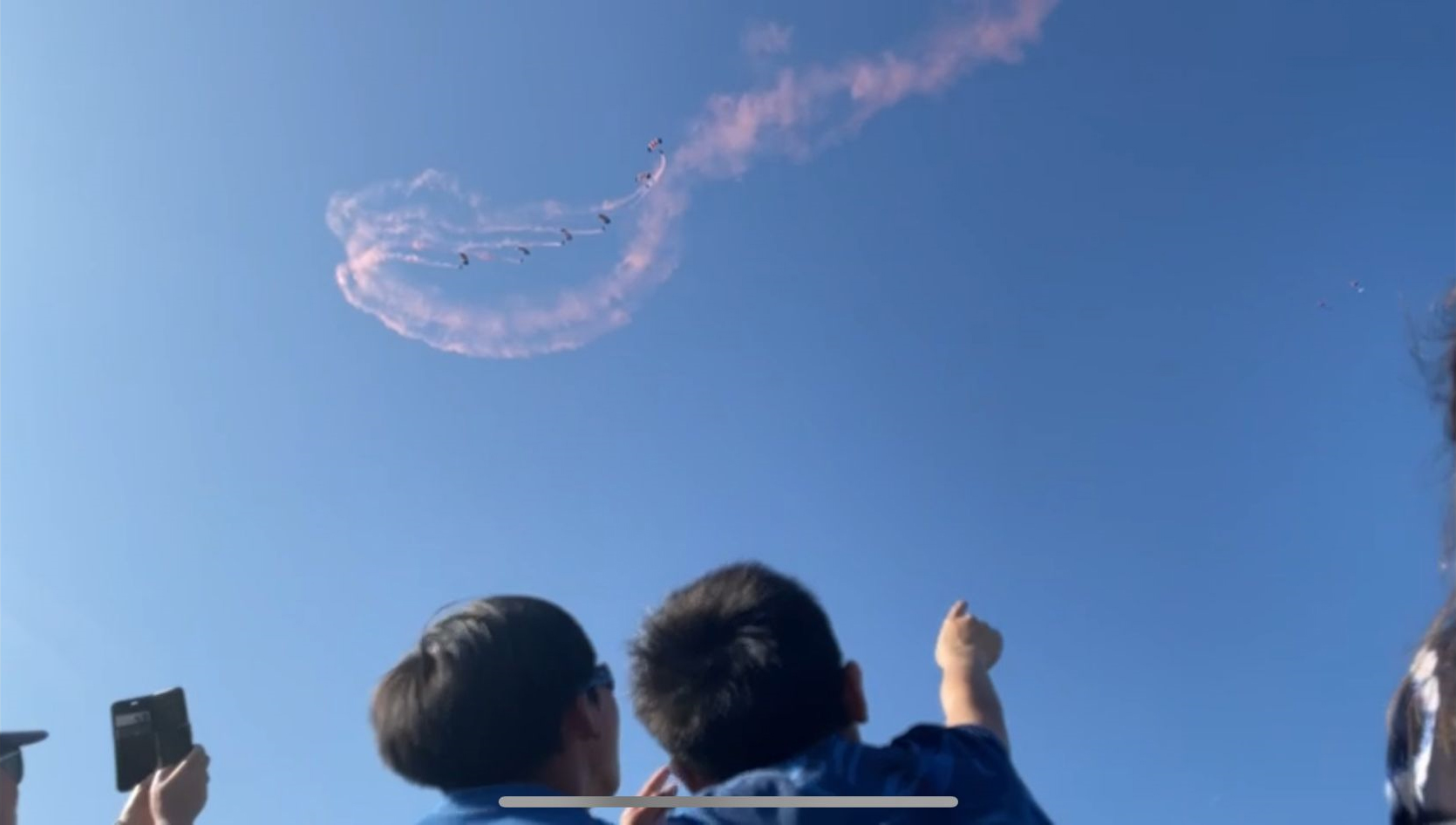 In the stunning sun-drenched grounds of Ragley Hall Estate, Alcester, the RAF Falcons, the UK’s premier military parachute display team, delighted the crowd with their spectacular display.